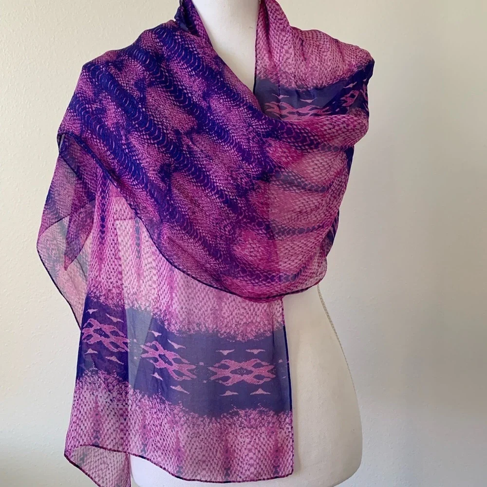 Elegant Purple and Pink 100% silk Condition eighteen scarf